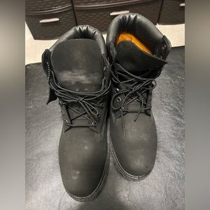 Black timberland boots